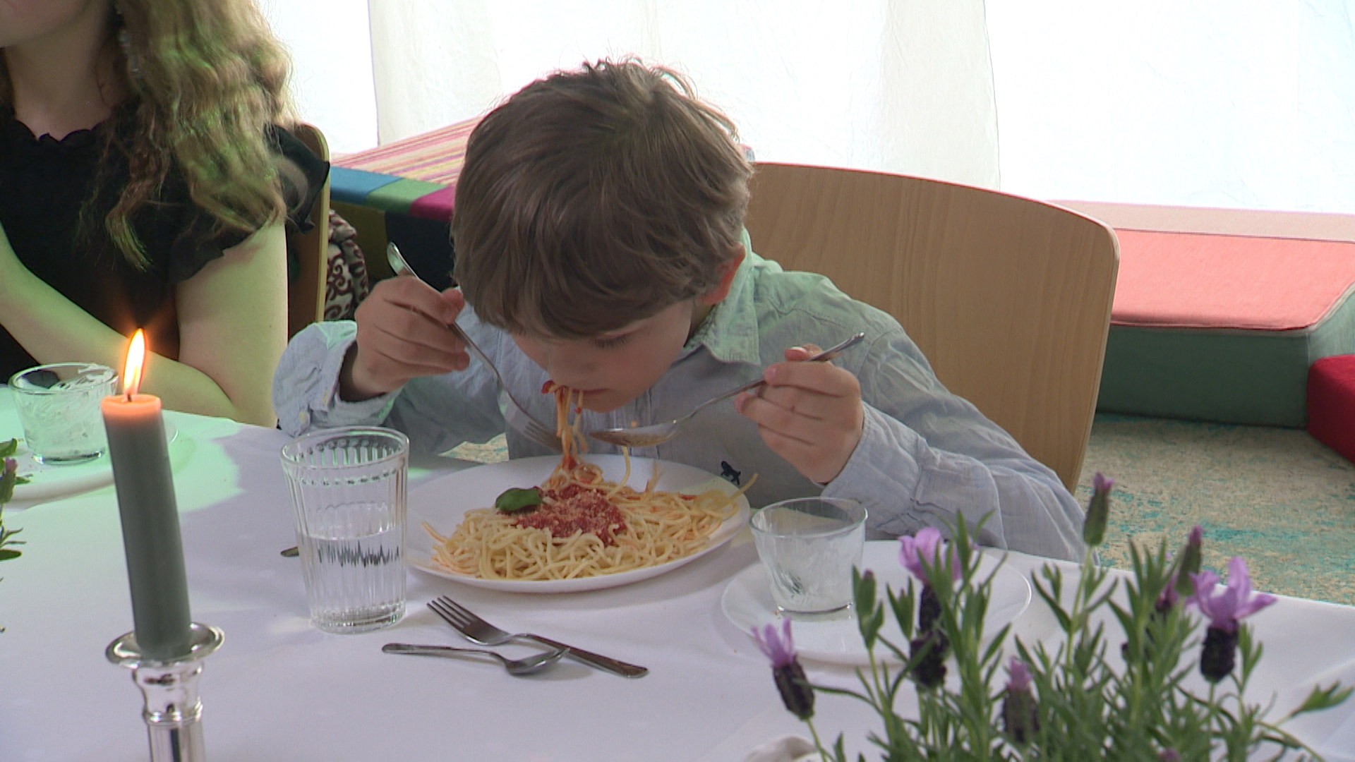 NORDREPORTAGE:  Etikette für alle - Kniggekurse für Kinder, Handwerker und Angestellte,  Dienstag, 30.06.2026, 18:15h NDR